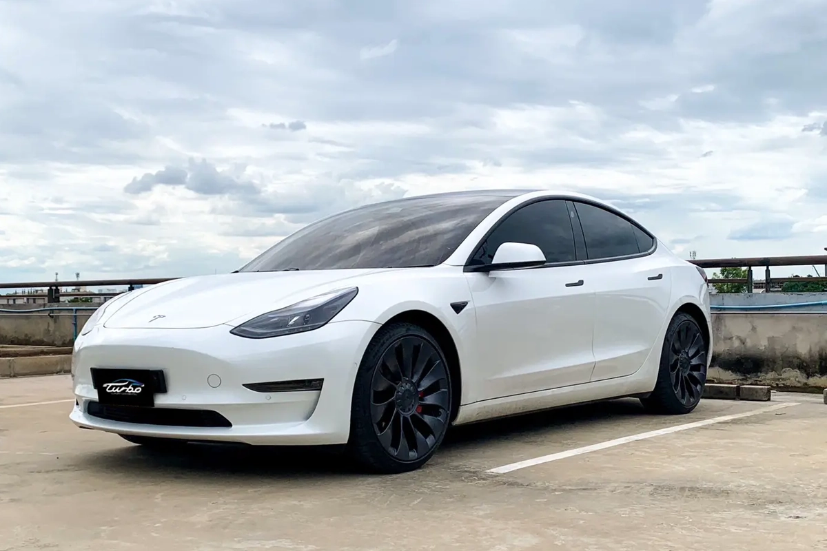 Tesla Model 3 Performance